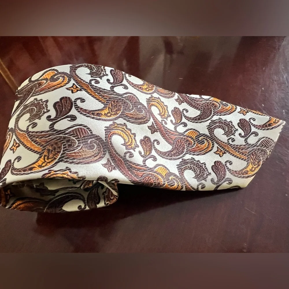 Zianetti Mens Paisley Silk Tie with Gold Accents - Picture 2 of 9